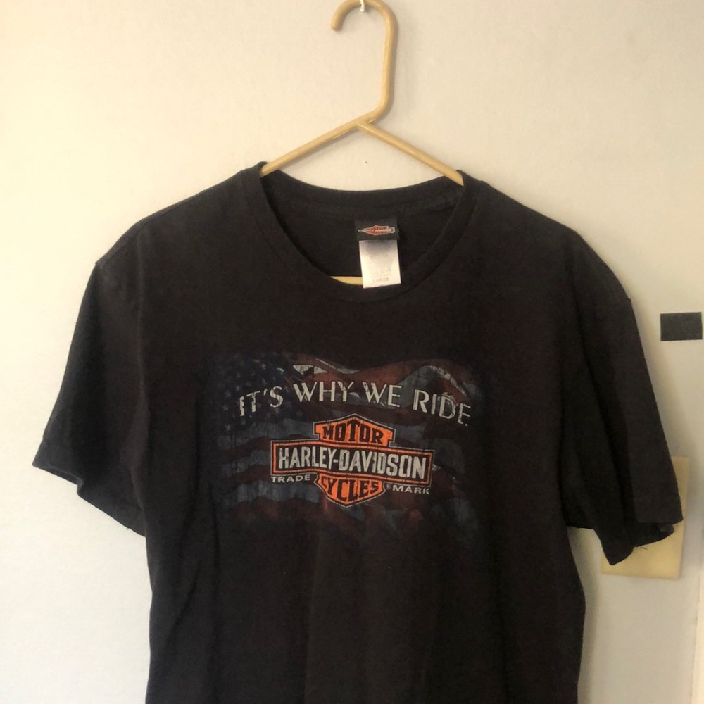 USED: Large Black T-Shirt Heritage Harley-Davidson from Lisle, Illinois.